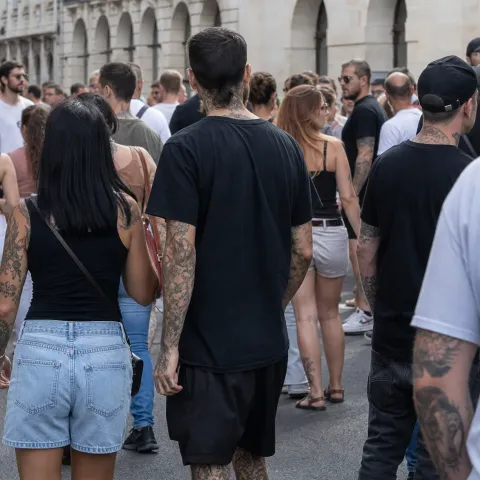 À Pau, garder sa peau vierge est devenu un acte de rébellion