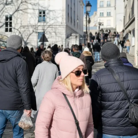 Céline Dion se promène déguisée en touriste à Montmartre pour échapper aux paparazzi