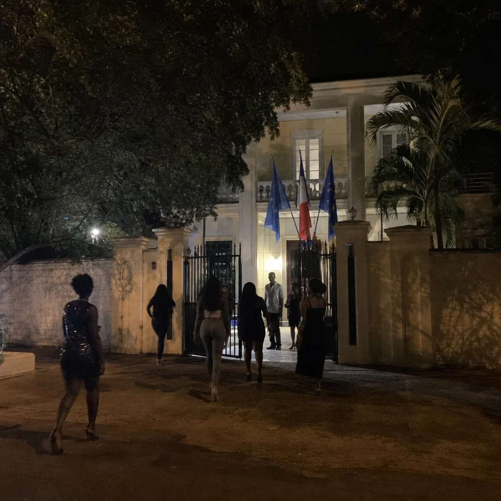 L'ambassadeur de France à Bangui organise des soirées avec 30 jeunes femmes par mois