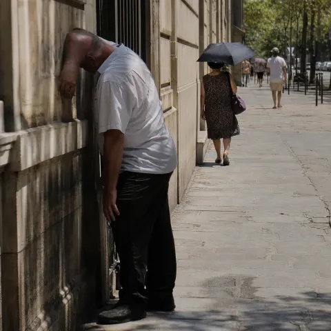 La France atteint 35°C et votre corps arrête de transpirer : vous mourrez en silence