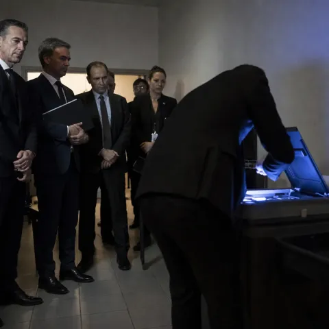 Le Conseil constitutionnel prépare déjà les urnes truquées pour 2027