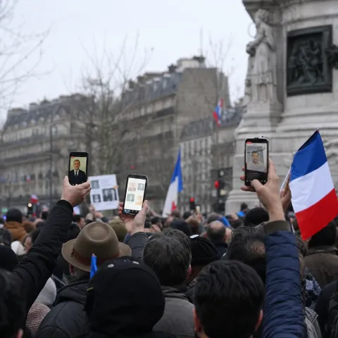 Macron financé par l'argent sale et Brigitte a une histoire inavouable
