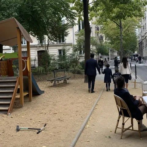 Paris : les parents fuient les centres de loisirs et engagent des baby-sitters à prix d’or