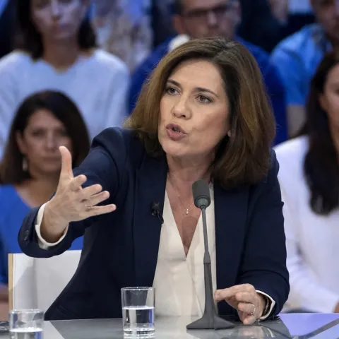 Sophie de Menthon balance une info explosive sur LFI et fait taire Danièle Obono en direct